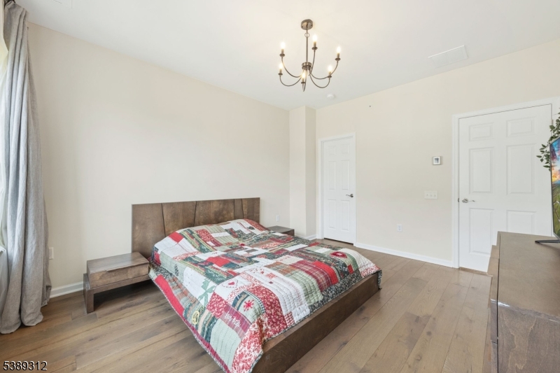 LIVINGSTON SQUARE - Residential