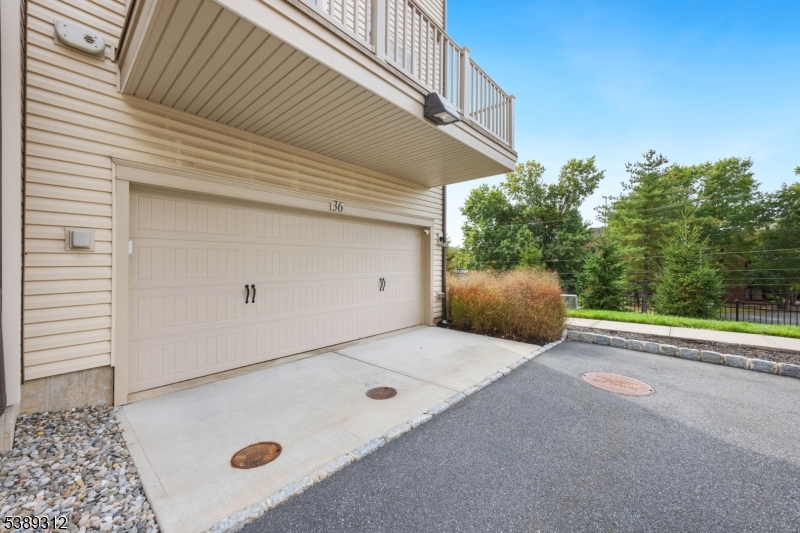 LIVINGSTON SQUARE - Residential