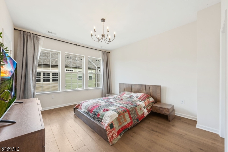 LIVINGSTON SQUARE - Residential