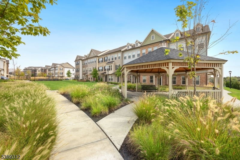 LIVINGSTON SQUARE - Residential