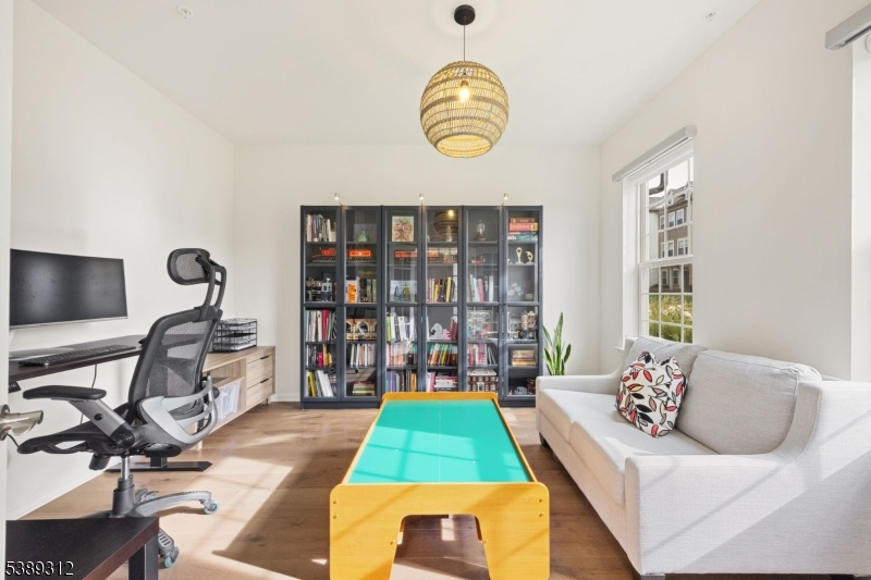 LIVINGSTON SQUARE - Residential