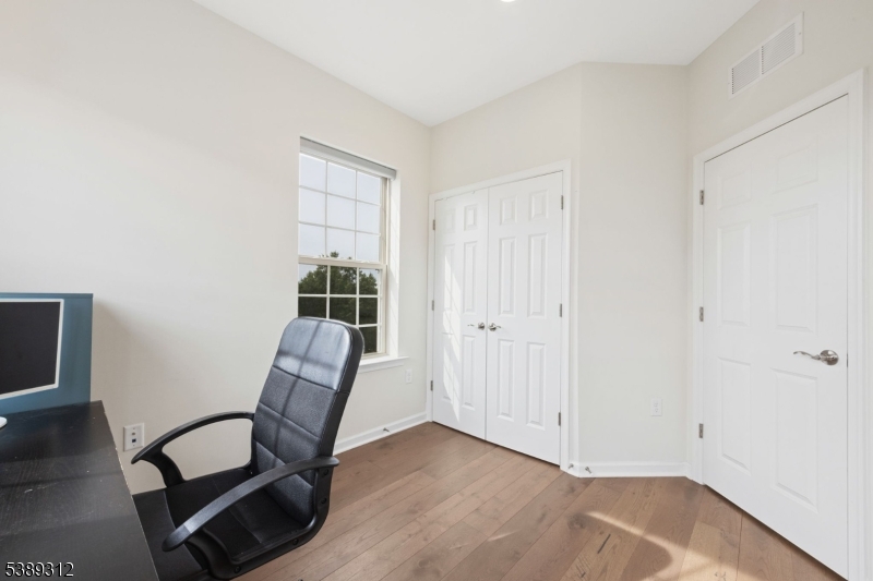 LIVINGSTON SQUARE - Residential