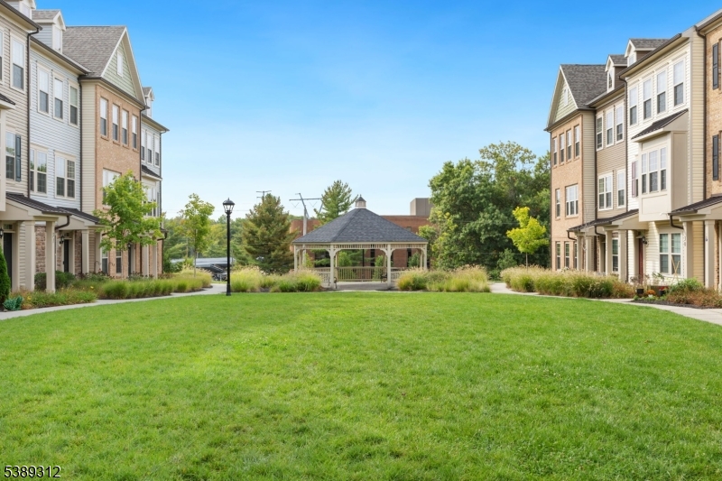 LIVINGSTON SQUARE - Residential