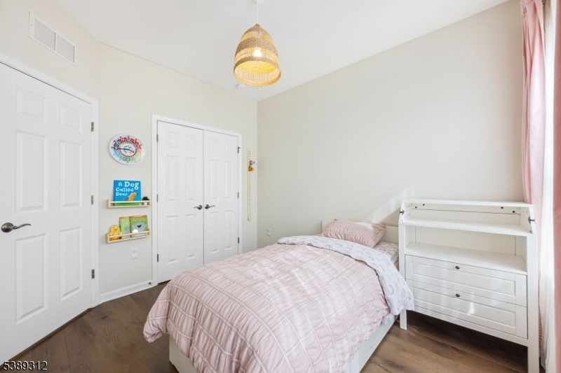 LIVINGSTON SQUARE - Residential