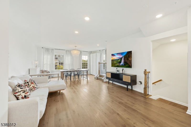 LIVINGSTON SQUARE - Residential