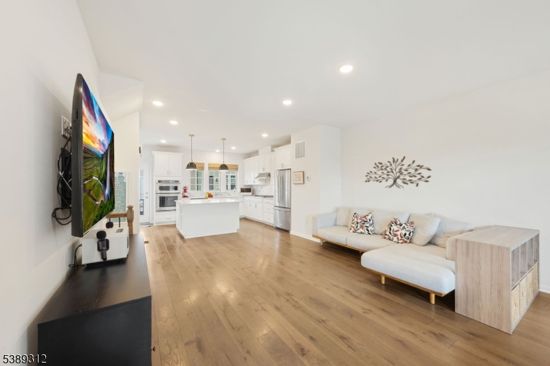 LIVINGSTON SQUARE - Residential