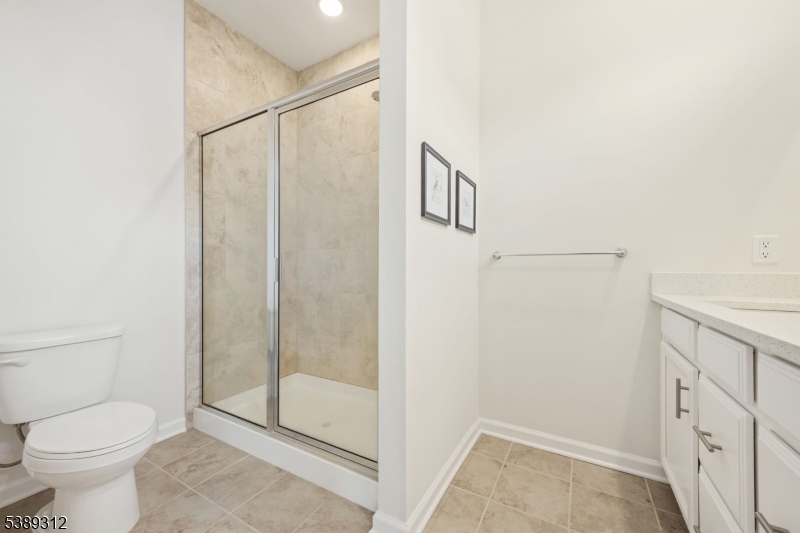 LIVINGSTON SQUARE - Residential