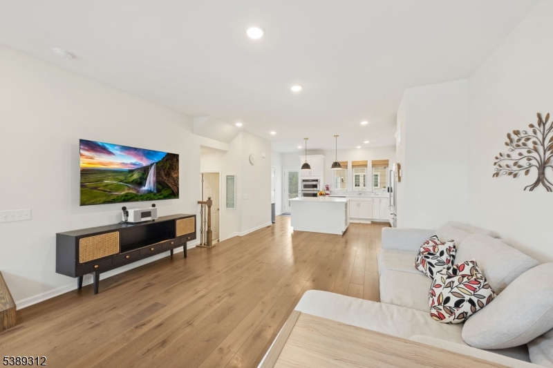 LIVINGSTON SQUARE - Residential