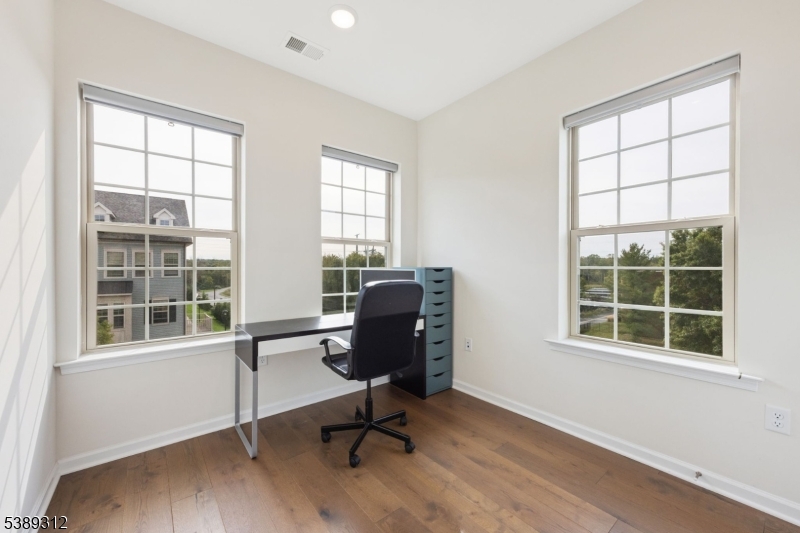 LIVINGSTON SQUARE - Residential