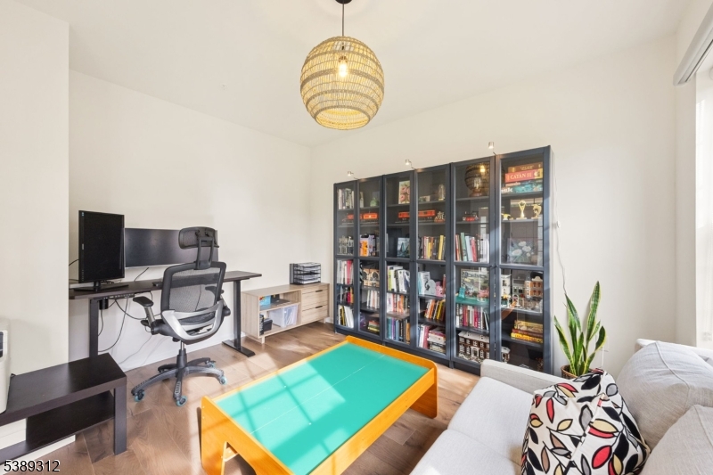 LIVINGSTON SQUARE - Residential