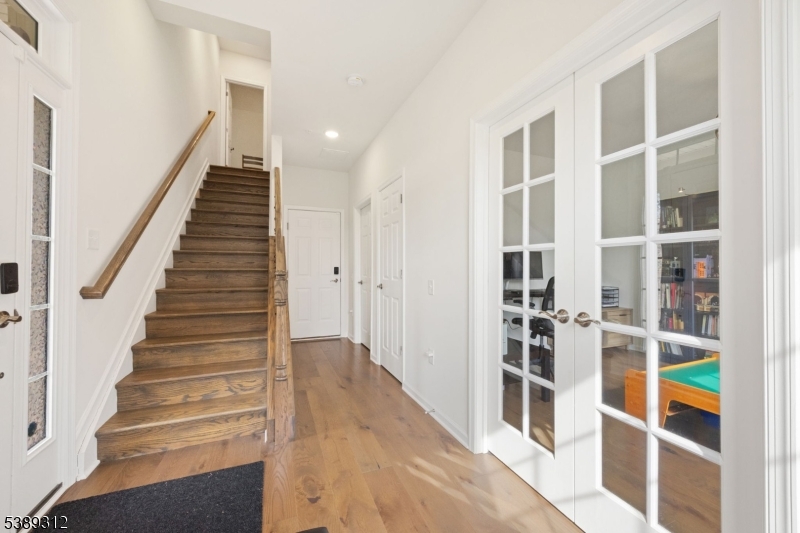 LIVINGSTON SQUARE - Residential