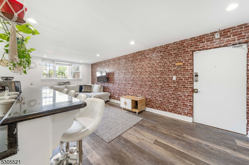 Elmora - Residential