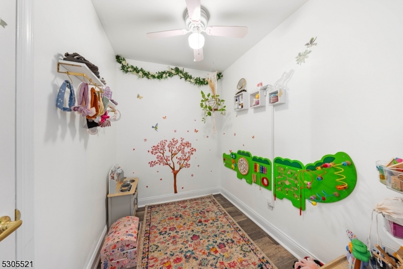 Elmora - Residential