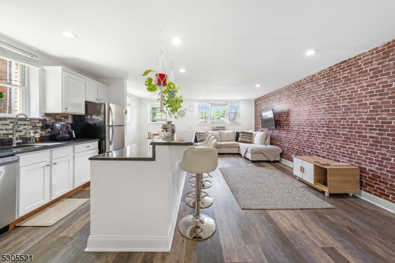 Elmora - Residential