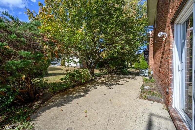 Maple Leaf Park - Residential