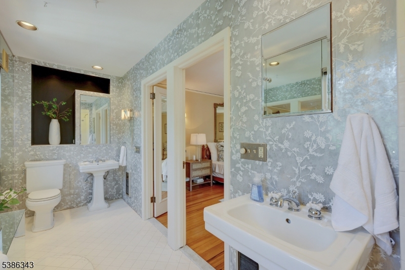 Washington Headquarters - Residential