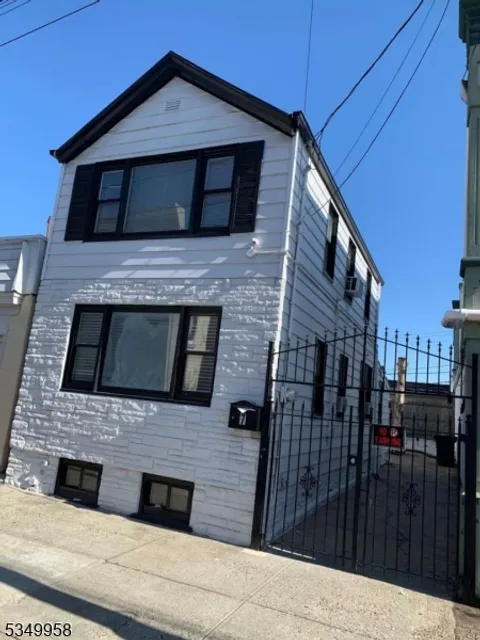 MLS: 3955910