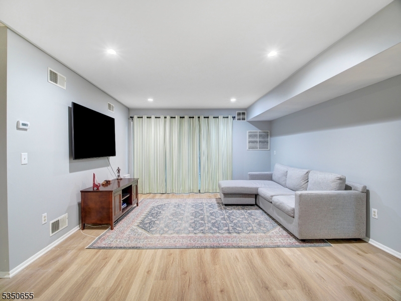 61 Mt Kemble Ave306 306