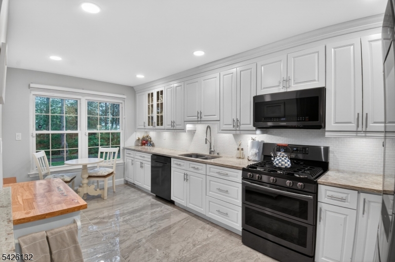 Jade Mountain - Residential