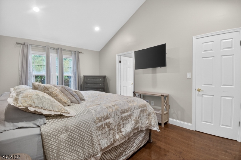 Jade Mountain - Residential