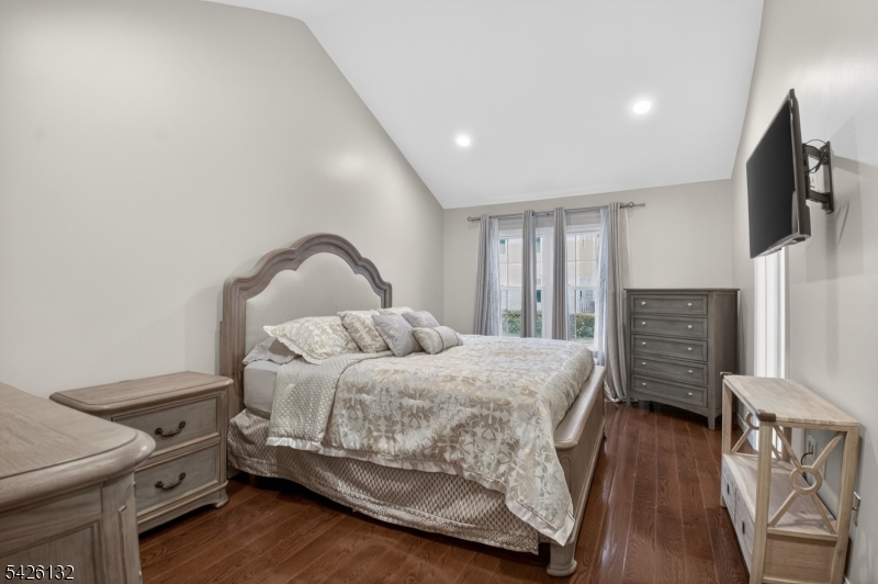 Jade Mountain - Residential