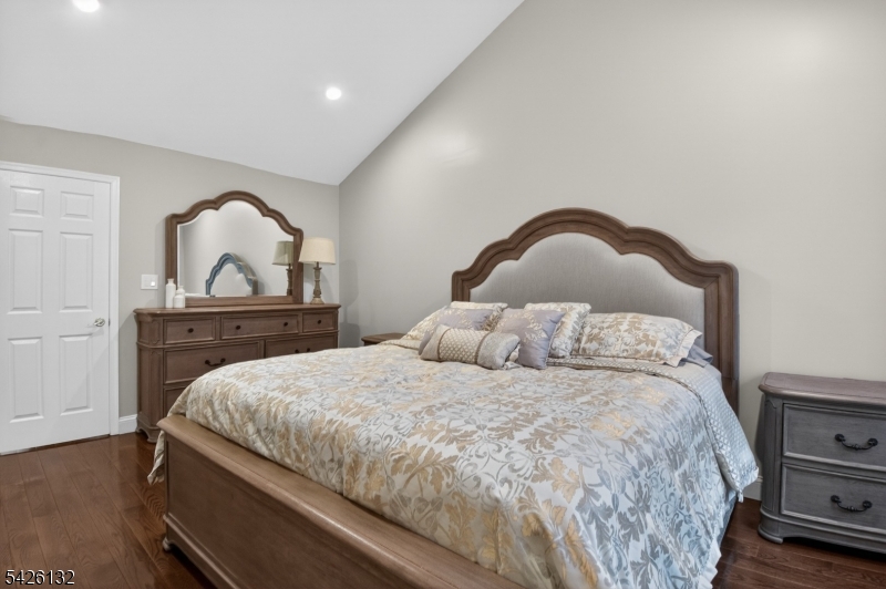 Jade Mountain - Residential