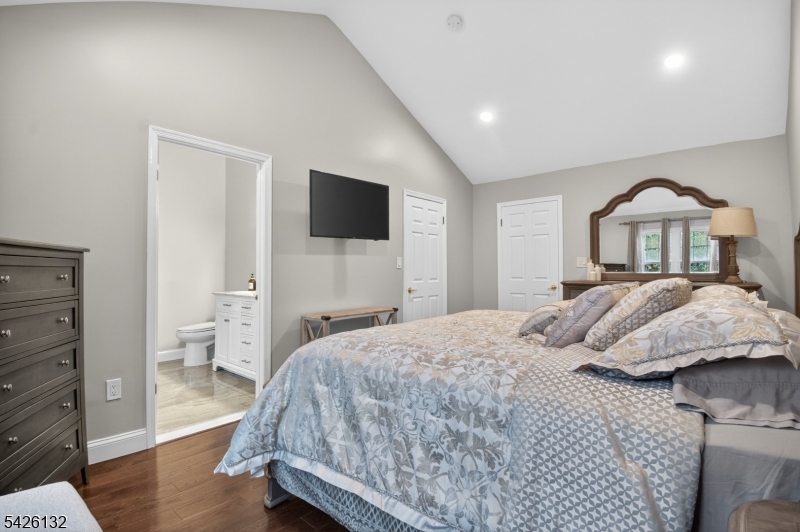 Jade Mountain - Residential