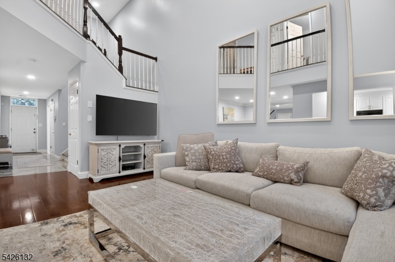 Jade Mountain - Residential