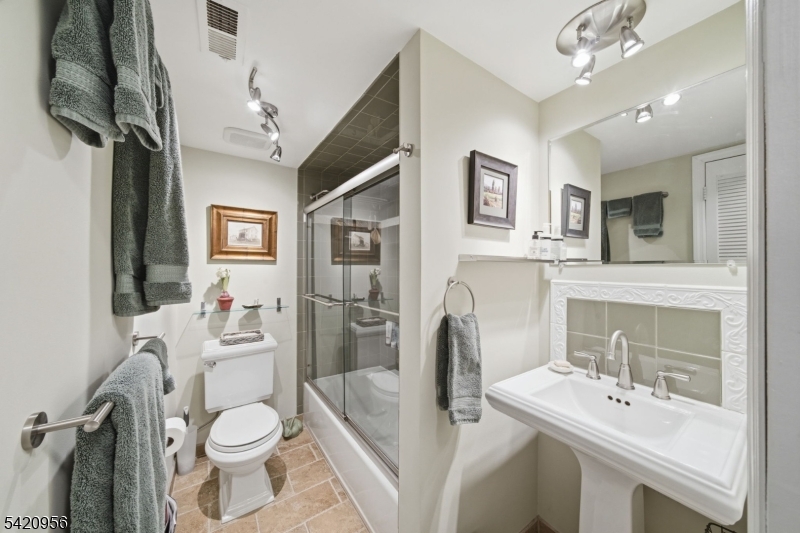 Countryside Manor - Residential