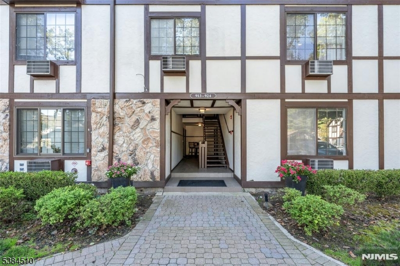 Ridge Gardens - Residential