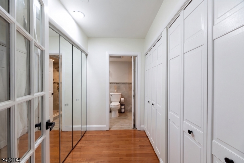 Courts of Glenpointe - Residential