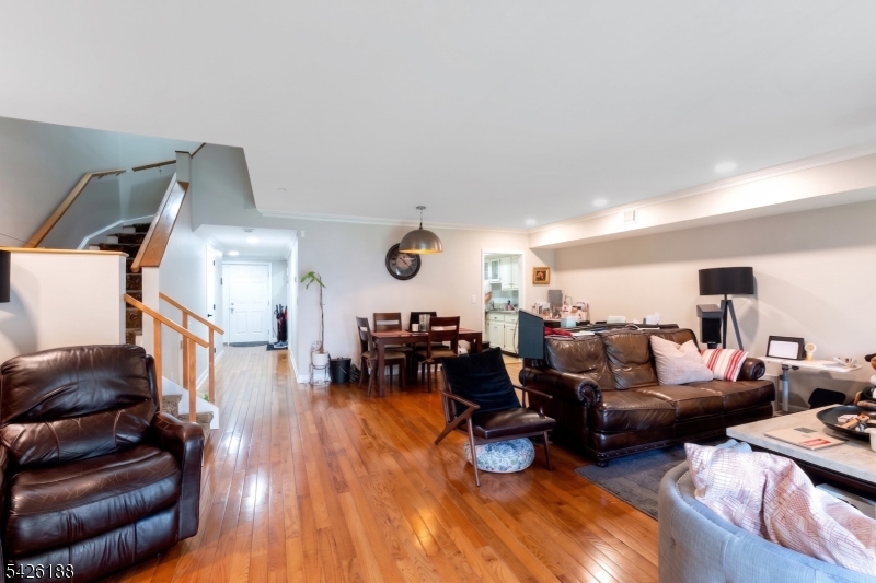 Courts of Glenpointe - Residential