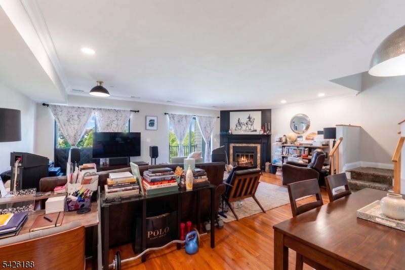 Courts of Glenpointe - Residential