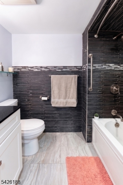 Courts of Glenpointe - Residential