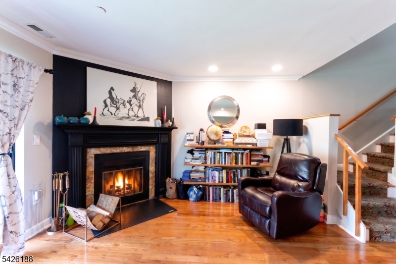 Courts of Glenpointe - Residential