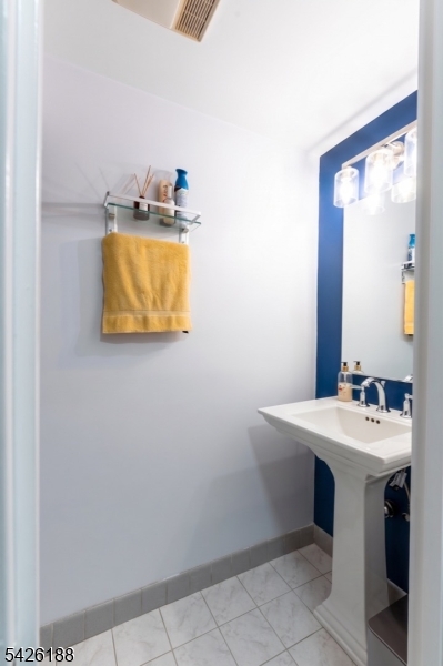 Courts of Glenpointe - Residential