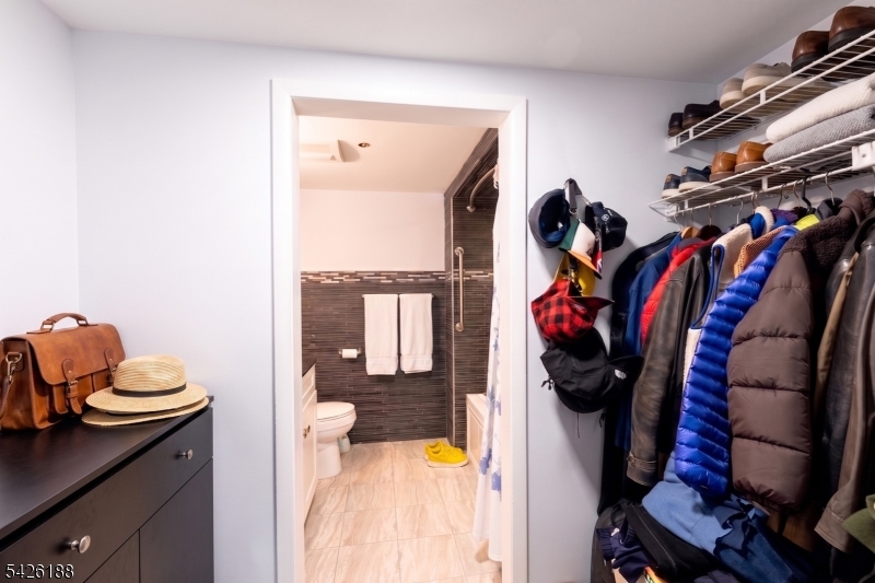 Courts of Glenpointe - Residential