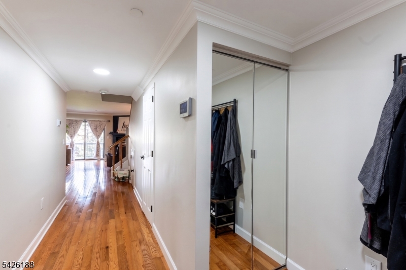 Courts of Glenpointe - Residential