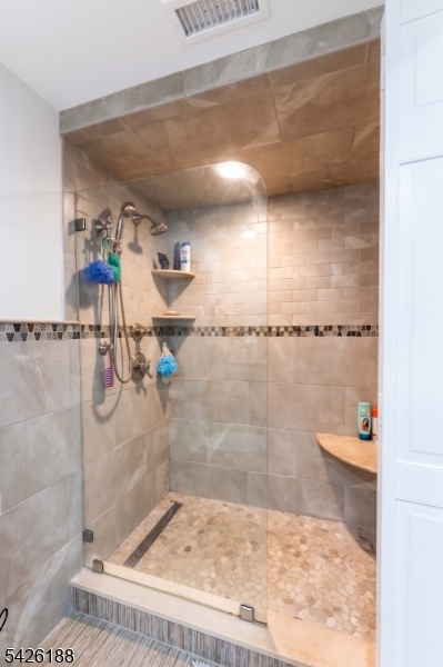 Courts of Glenpointe - Residential