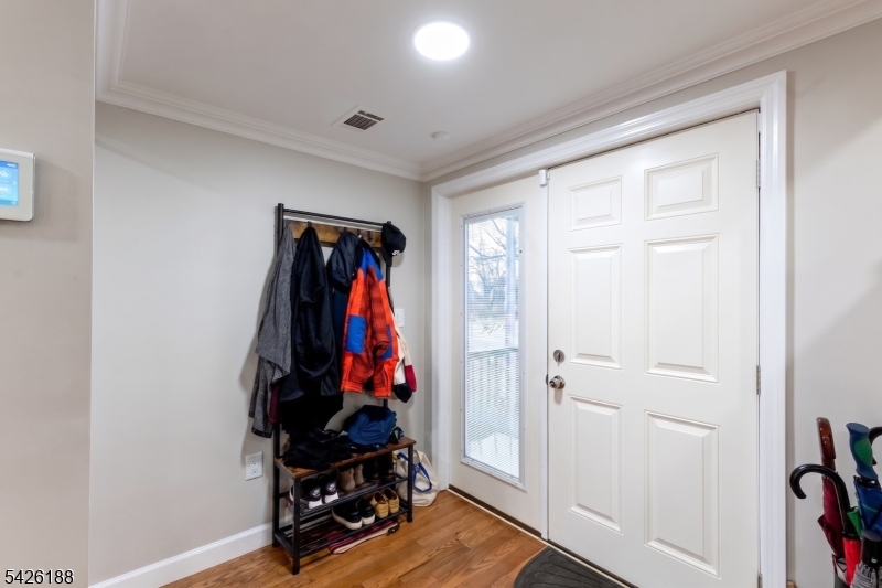 Courts of Glenpointe - Residential