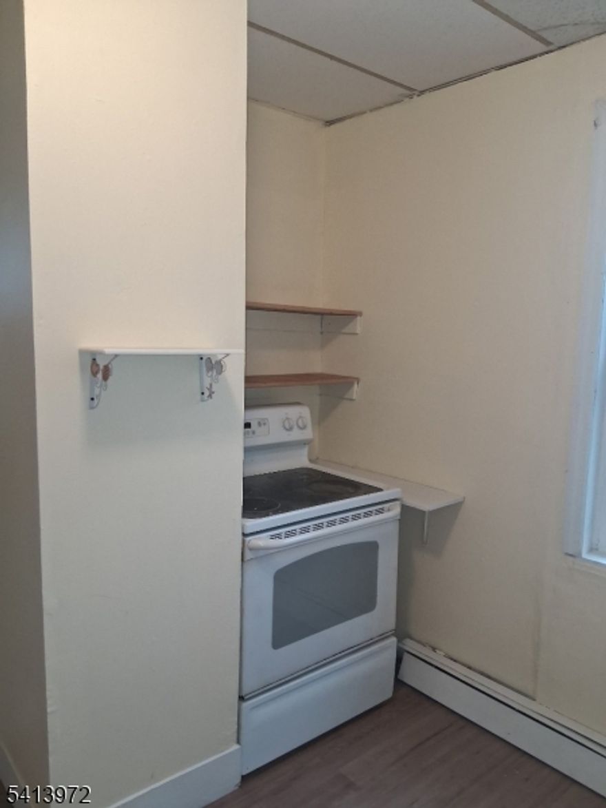 Cozy 1 bedroom apartment close to major stores  and in the heart of Sussex BoroPaid Parking available behind the building