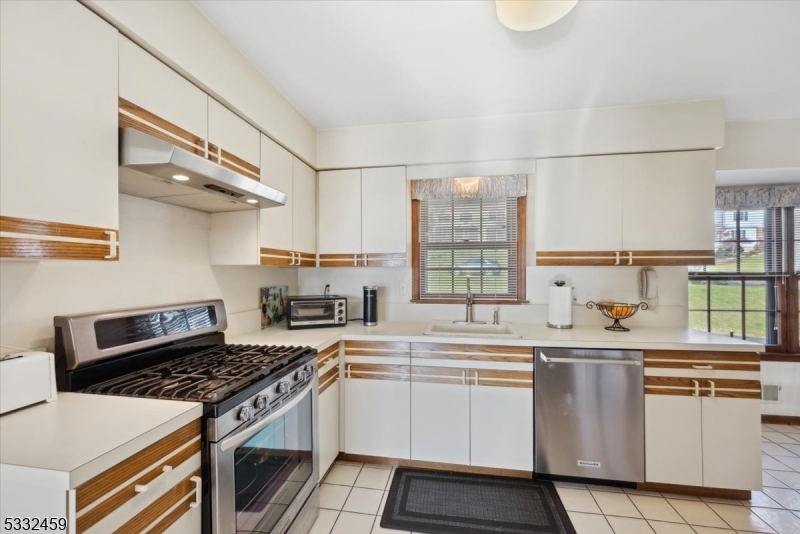 Green Brook Twp., New Jersey 08812, United States, 3 Bedrooms Bedrooms, ,2 BathroomsBathrooms,Residential,Pending,100765