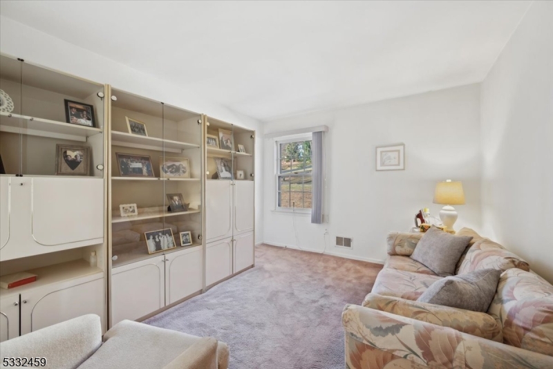 Green Brook Twp., New Jersey 08812, United States, 3 Bedrooms Bedrooms, ,2 BathroomsBathrooms,Residential,Pending,100765