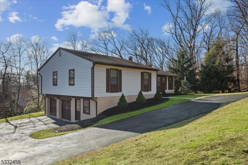 Green Brook Twp., New Jersey 08812, United States, 3 Bedrooms Bedrooms, ,2 BathroomsBathrooms,Residential,Pending,100765