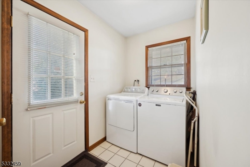 Green Brook Twp., New Jersey 08812, United States, 3 Bedrooms Bedrooms, ,2 BathroomsBathrooms,Residential,Pending,100765