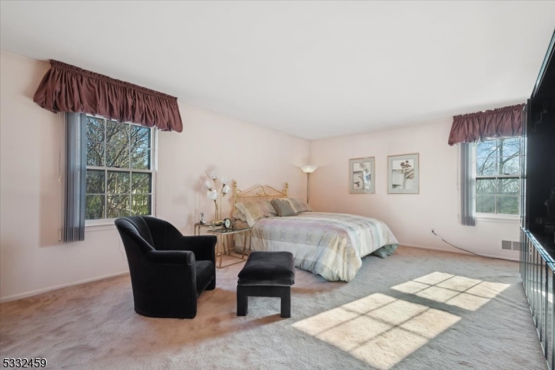 Green Brook Twp., New Jersey 08812, United States, 3 Bedrooms Bedrooms, ,2 BathroomsBathrooms,Residential,Pending,100765