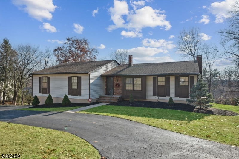 Green Brook Twp., New Jersey 08812, United States, 3 Bedrooms Bedrooms, ,2 BathroomsBathrooms,Residential,Pending,100765