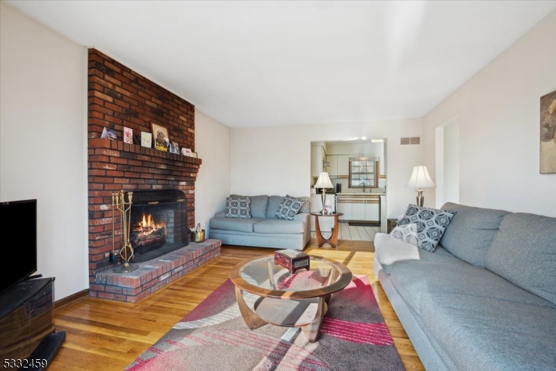 Green Brook Twp., New Jersey 08812, United States, 3 Bedrooms Bedrooms, ,2 BathroomsBathrooms,Residential,Pending,100765