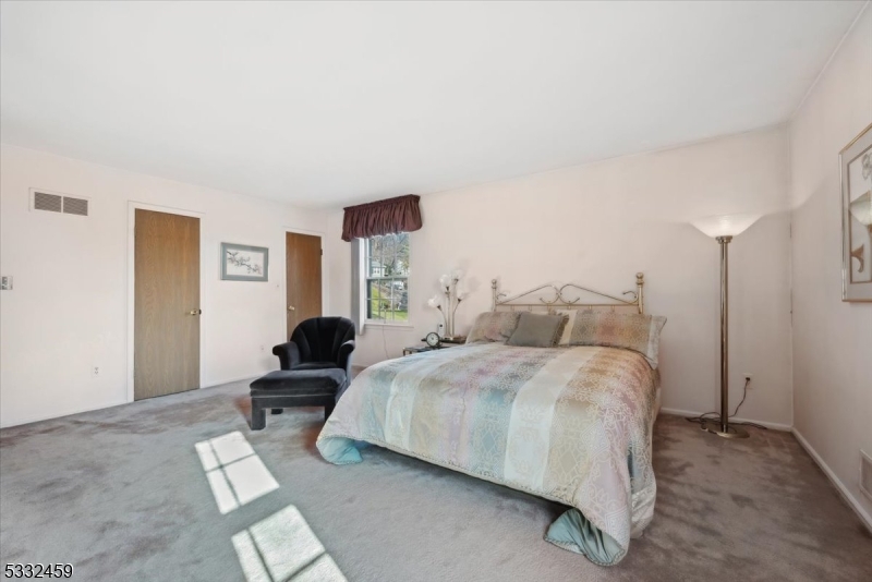 Green Brook Twp., New Jersey 08812, United States, 3 Bedrooms Bedrooms, ,2 BathroomsBathrooms,Residential,Pending,100765