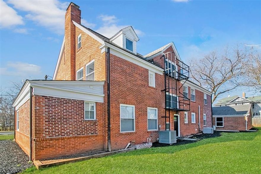 Amazing Opportunity to rent Multi-Level 5 bedrooms 3 full bathroom  2nd Floor apartment just a stone's throw away from Downtown Somerville. Offering over 2500 square feet of living space. Available 1st Dec 2025